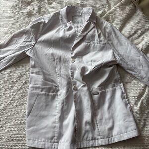 Figs Women's Bellevue short lab coat